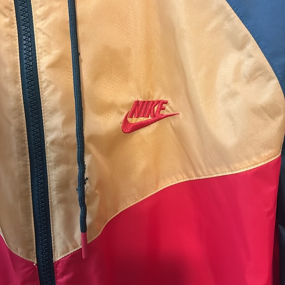 Nike Windrunner water resistant hooded jacket size M men’s - Picture 2 of 4